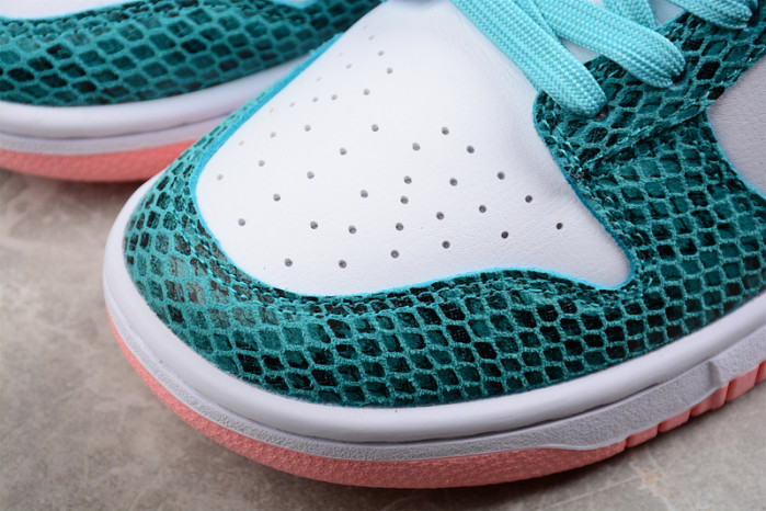 Nike Dunk SB Low "Snake Skin" DR8577-300