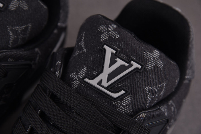 LV SNEAKER LV-000096