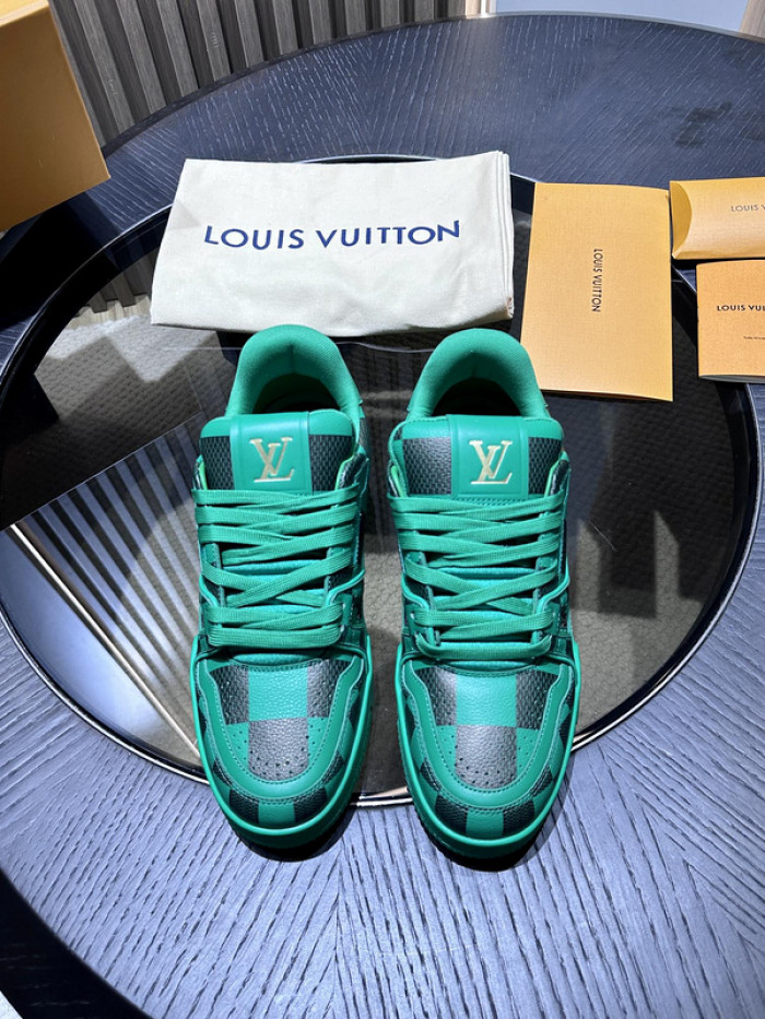 LV SNEAKER LV-000177