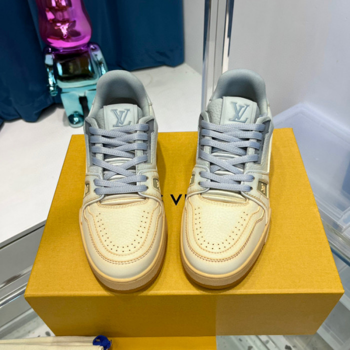 LV SNEAKER LV-000381