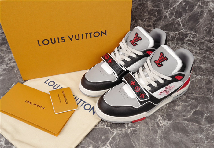 LV SNEAKER LV-000196
