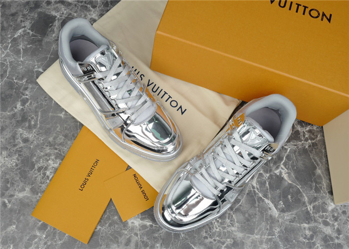 LV SNEAKER LV-000229