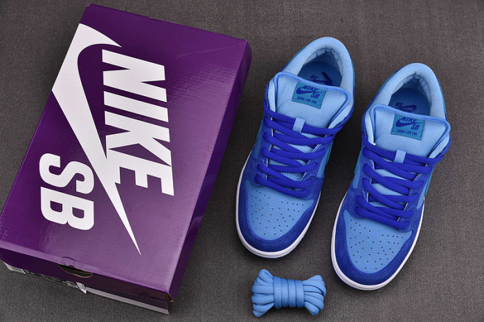 Nike SB Dunk Low “Blue Raspberry” DM0807-400