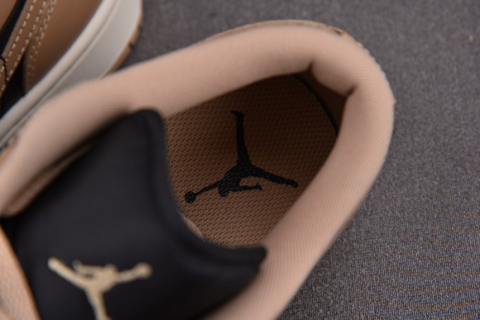 WMNS AIR JORDAN 1 LOW 