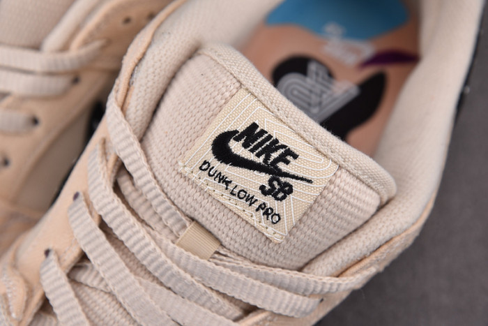 Albino & Preto x NIKE Dunk Low SB 