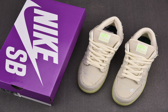 NIKE SB Dunk Low " Mummy " DM0774-111