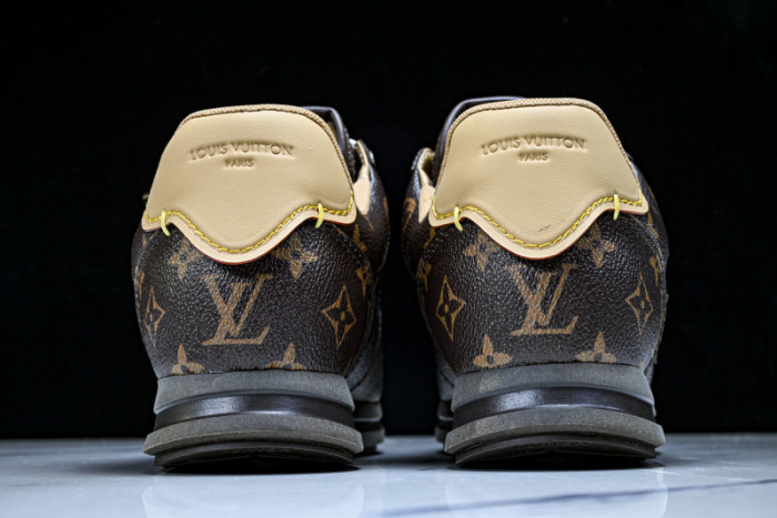 LV TRAINER SNEAKER